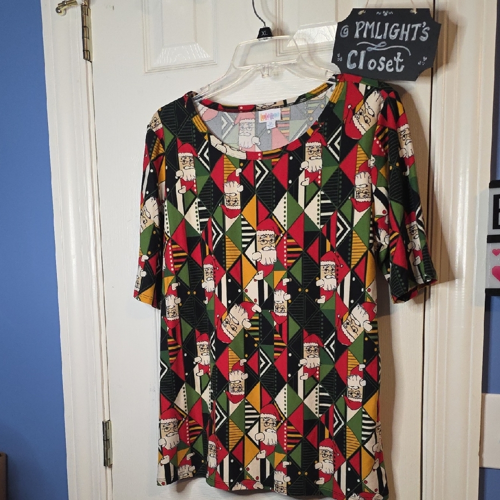LuLaRoe Santa Patterned Top Red Green Black Short Sleeve XL